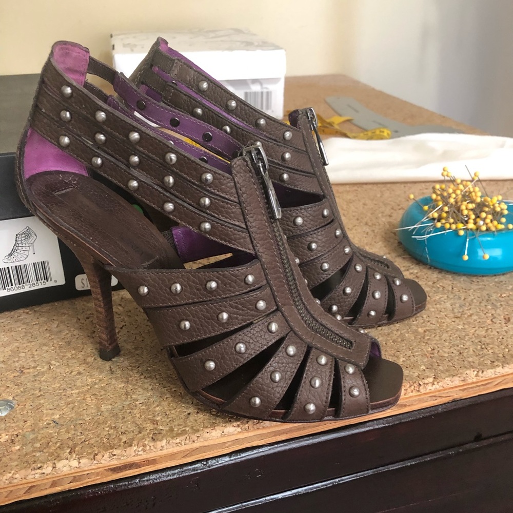 BCBG Leather Sandals *FREE SHIPPING*